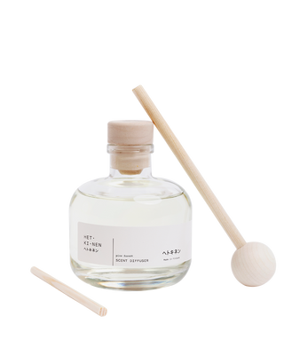 Hetkinen Co pine forest reed diffuser from Finland in a minimalist 100ml glass bottle with 100% essential oil, offering a forest like home fragrance.